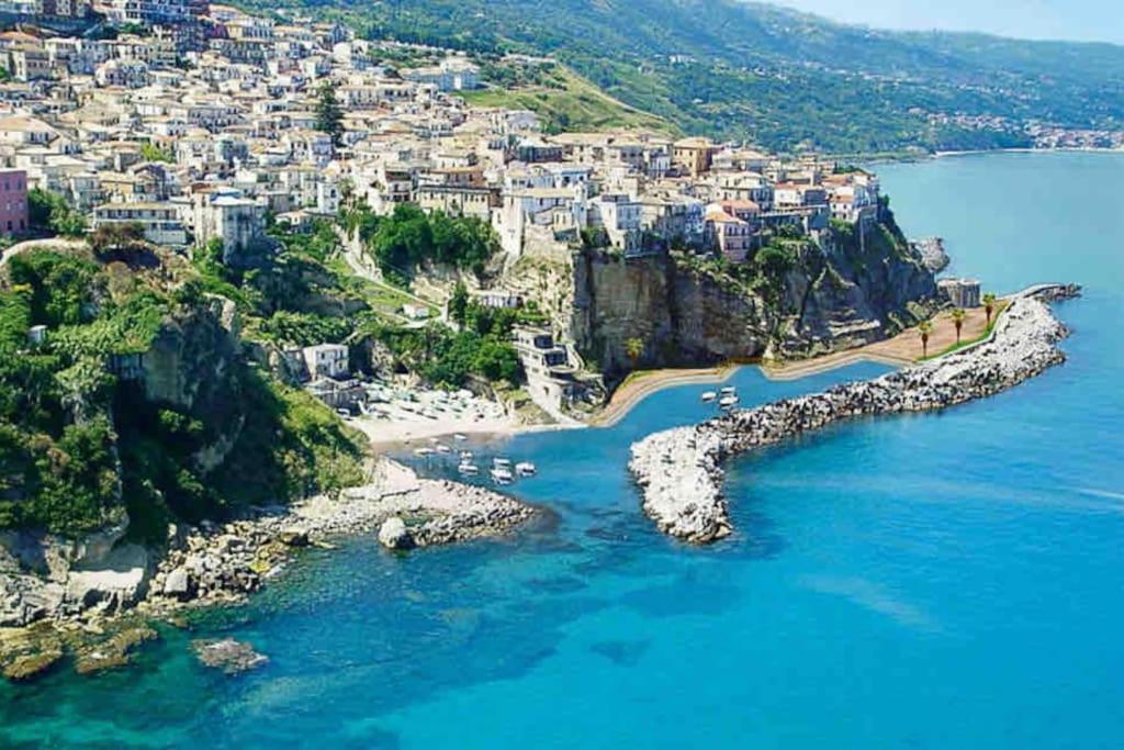 La Scaletta Sul Mare Di Pizzo Wifi E Disney+ Bagian luar foto
